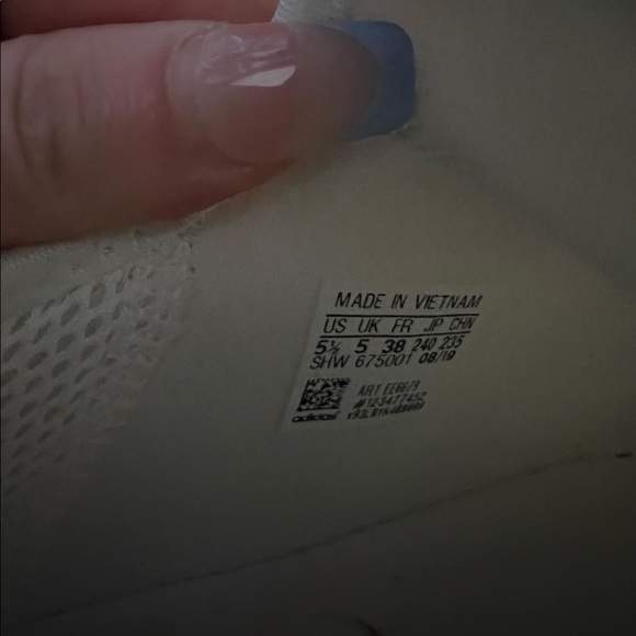 Ultra boosts size 6 - Picture 2 of 2